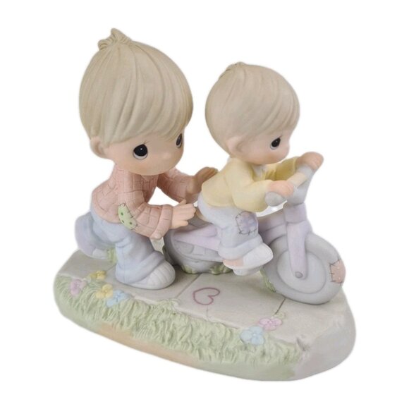 Precious Moments PM0032 Safe In The Hands Of Love 2003 Members Only Figurine - Picture 1 of 7